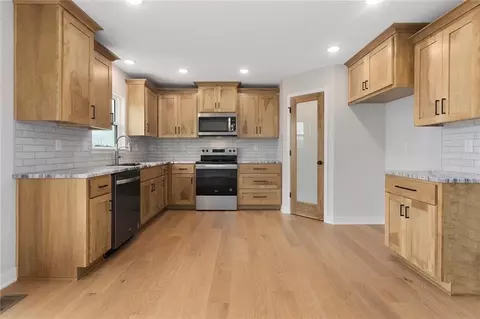 Kitchen - 655 S Ranson Pl, Independence, MO 64056 photo 1 of 2