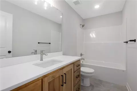 Bath - 655 S Ranson Pl, Independence, MO 64056 photo 3 of 4