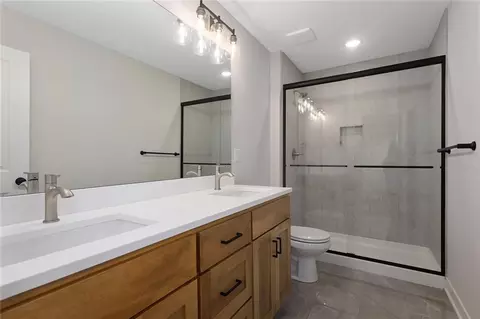 Bath - 655 S Ranson Pl, Independence, MO 64056 photo 1 of 4
