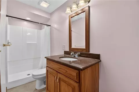 Bath - 1504 Hillcrest Ct, Atchison, KS 66002 photo 2 of 2