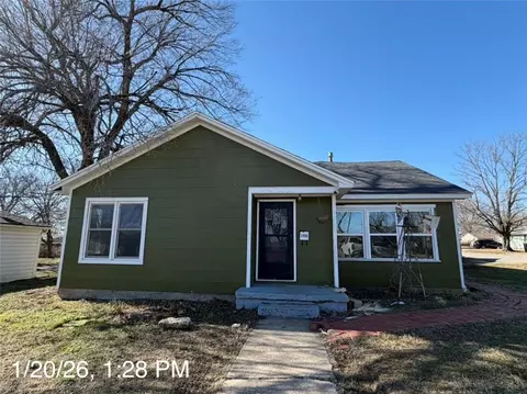 1735 Irving St, Independence, KS 67301