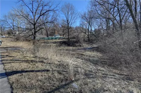 2701 NW 68th St, Kansas City, MO 64151
