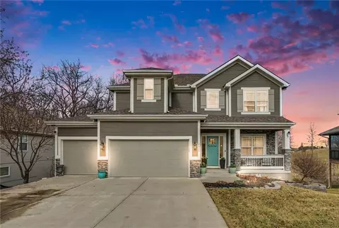 2406 NE 158th St, Smithville, MO 64089