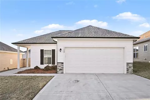 7735 NW 124th St, Kansas City, MO 64163