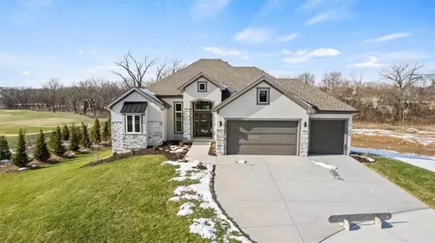 4458 Tee Box Dr, Basehor, KS 66007