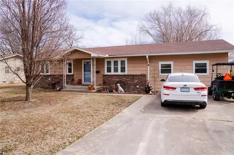 518 N Lincoln St, Erie, KS 66733