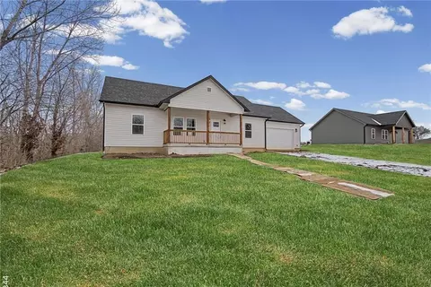 1415 N Thornton Ln, Richmond, MO 64085