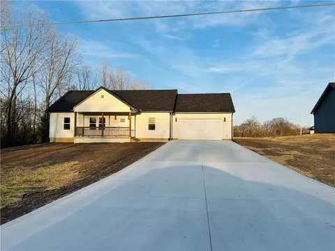 1415 N Thornton Ln, Richmond, MO 64085