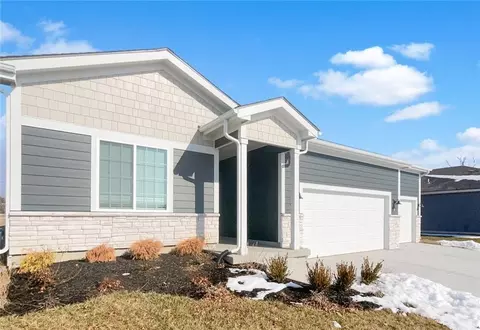 309 Hawthorne Ct, Blue Springs, MO 64014