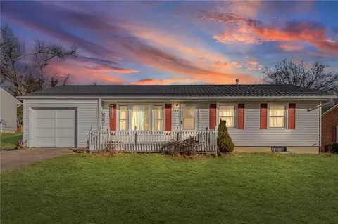 308 W 9th St, Carrollton, MO 64633