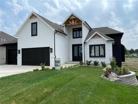 4709 NW Sienna Rdg, Riverside, MO 64150