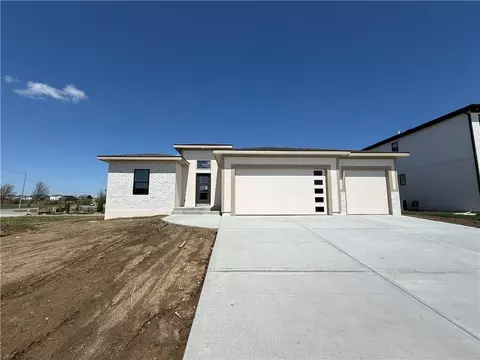 27604 E 128th Ct, Lees Summit, MO 64086