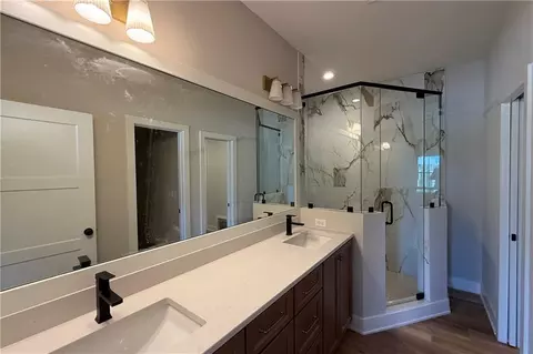 Bath - 27604 E 128th Ct, Lees Summit, MO 64086 photo 1 of 2
