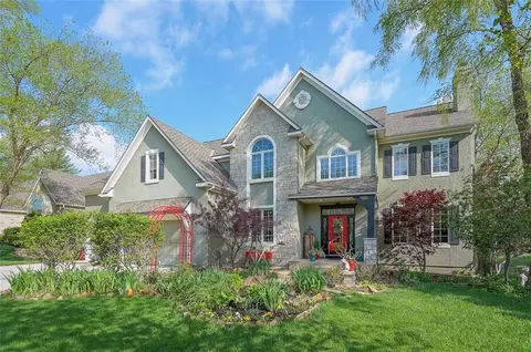 4512 Ironhorse Dr, Leawood, KS 66224