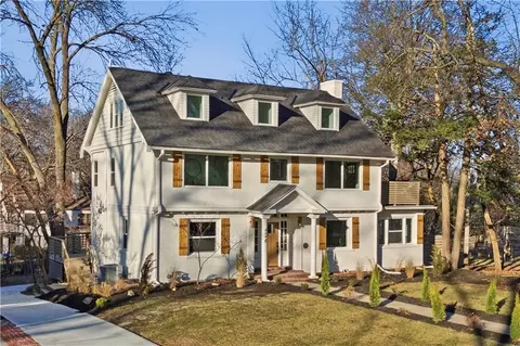 426 W 57th St, Kansas City, MO 64113