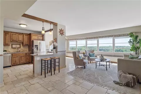 333 W Meyer Blvd #1215, Kansas City, MO 64113