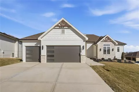 1520 NE Stewart Pl, Lees Summit, MO 64064
