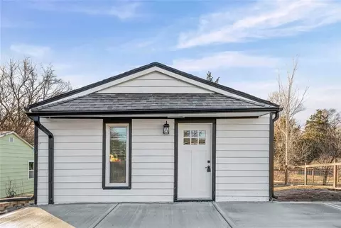 1128 Quincy St, Leavenworth, KS 66048