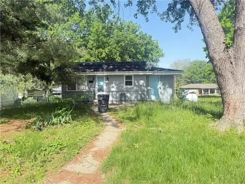 505 SW 18th St, Blue Springs, MO 64015