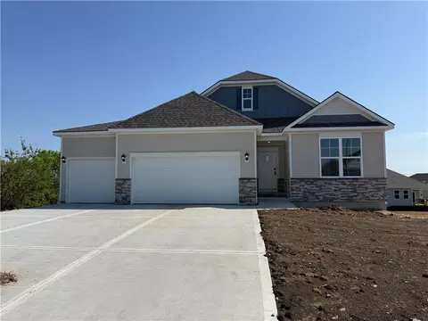 20755 W 188th St, Spring Hill, KS 66083