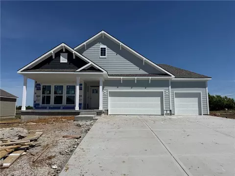 20760 W 188th St, Spring Hill, KS 66083