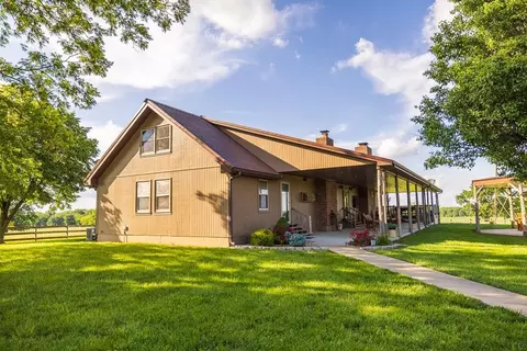 662 W 6th St, Schell City, MO 64783