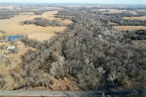 198 Th Rd, Holton, KS 66436