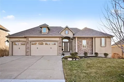 1819 NE 102nd Ter, Kansas City, MO 64155