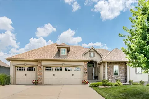 1819 NE 102nd Ter, Kansas City, MO 64155