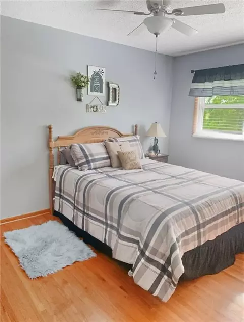 Bedroom - 20567 York Rd, Brunswick, MO 65236 photo 2 of 3