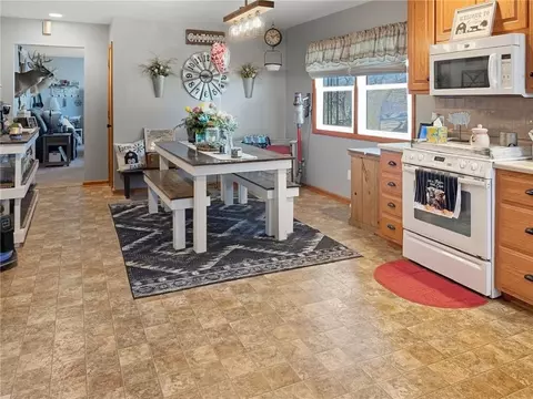 Kitchen - 20567 York Rd, Brunswick, MO 65236 photo 2 of 3