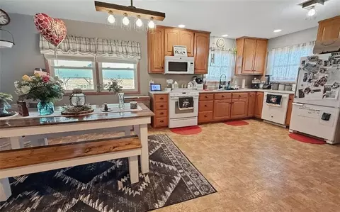Kitchen - 20567 York Rd, Brunswick, MO 65236 photo 1 of 3