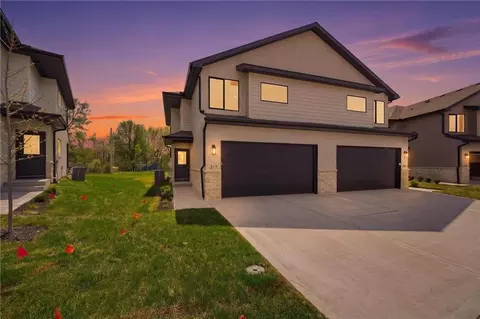 217 NW Orchard Ct, Lees Summit, MO 64063