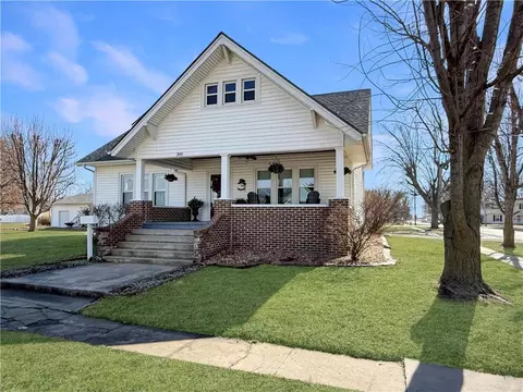 300 E 2nd St, Norborne, MO 64668