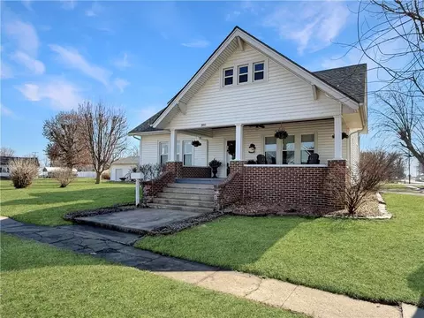 Exterior - 300 E 2nd St, Norborne, MO 64668 photo 2 of 11