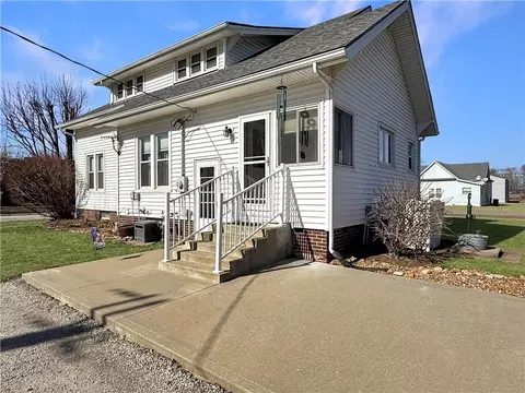 Exterior - 300 E 2nd St, Norborne, MO 64668 photo 4 of 11