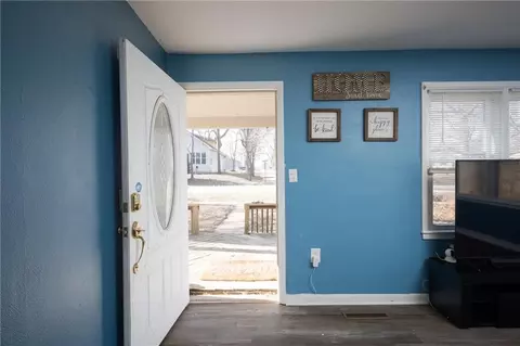 Entry Way - 300 E Florence St, Windsor, MO 65360 photo 1 of 3