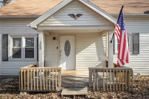 Exterior - 300 E Florence St, Windsor, MO 65360 photo 2 of 8