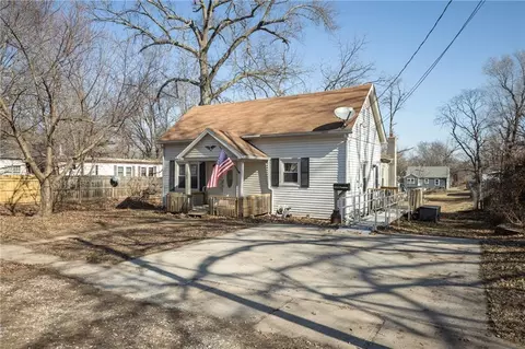 Other - 300 E Florence St, Windsor, MO 65360 photo 2 of 9