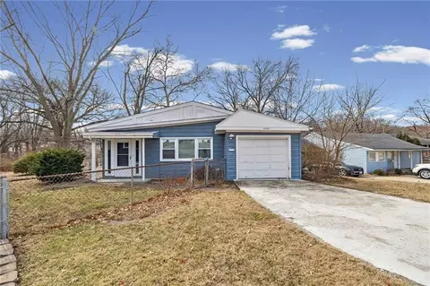 2407 NE 57th Ter, Gladstone, MO 64118