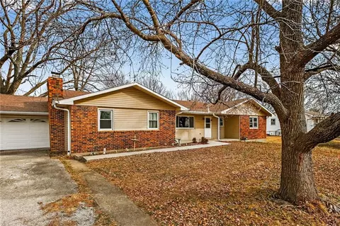 416 Country Dr, Lawson, MO 64062