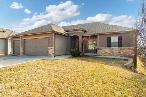 22905 E 42nd St Ct, Blue Springs, MO 64015