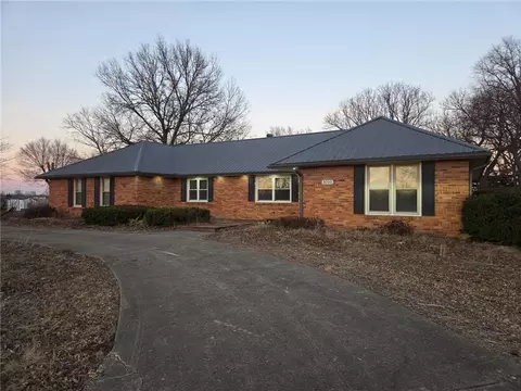 1005 N Old Highway 71, Adrian, MO 64720
