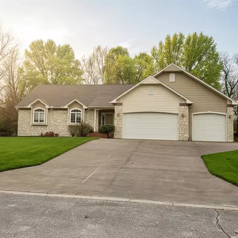 707 Deer Trail St, Parsons, KS 67357
