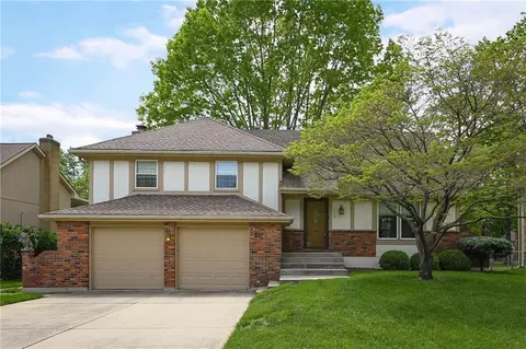 714 Murray Rd, Lees Summit, MO 64081