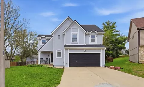 4702 Roundtree Ct, Shawnee, KS 66226