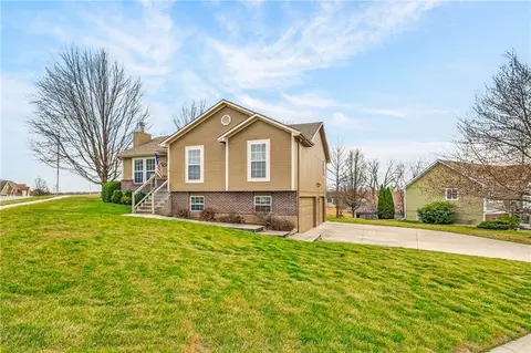4611 NE 102nd Ct, Kansas City, MO 64156