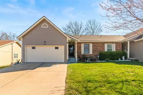 213 SE Ridgeview Dr, Lees Summit, MO 64063