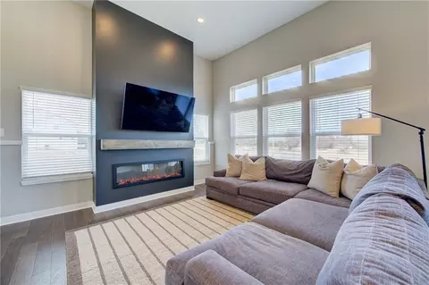 2108 SW Holdbrooks Dr, Lees Summit, MO 64082