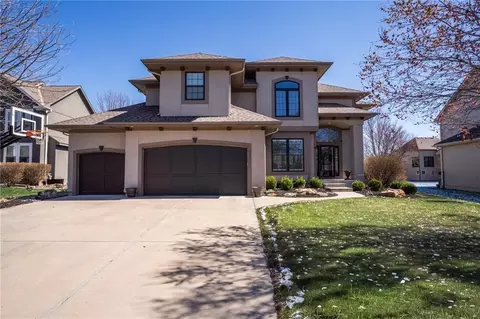 5511 Chouteau St, Shawnee, KS 66226